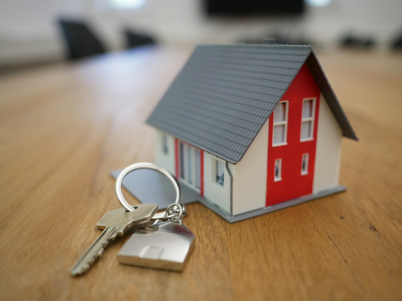 Model house with keys on a wooden desk representing real estate lead capture